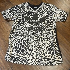 Adidas Jersey T-shirt size XS Leopard print